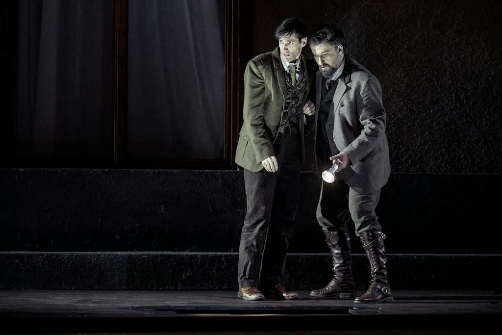 Opera | Pelleas a Melisanda: Pelleas (David Oller), Golaud (Pavol Kubáň) – foto: Petr Neubert