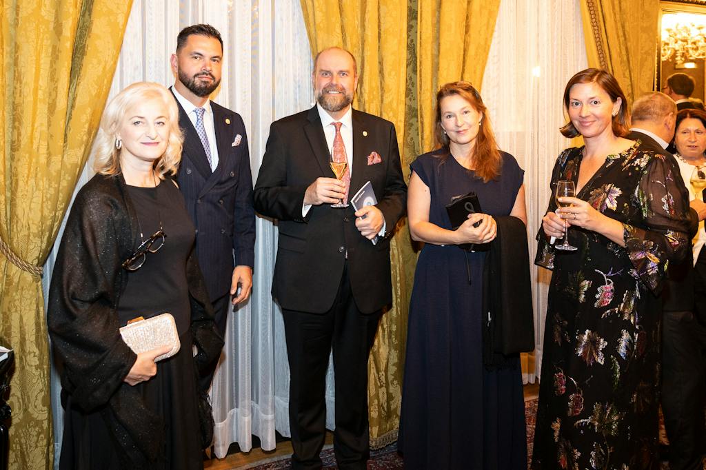 Mecenáši na první premiéře opery Pelléas a Mélisanda: Beáta Mrázová, Tibor Rozsnyo, David Šilar, Kateřina Hanáčková (manažerka Mecenášského klubu) a Zuzana Haubová.
